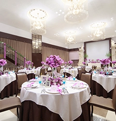 最大600名様OK！レイアウトが自由自在だから人数に応じた会場をご用意いたします！